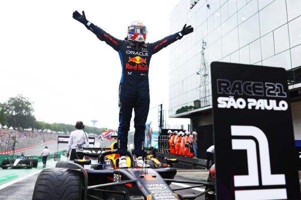 F1巴西大奖赛：维斯塔潘第17位发车雨战逆袭夺冠