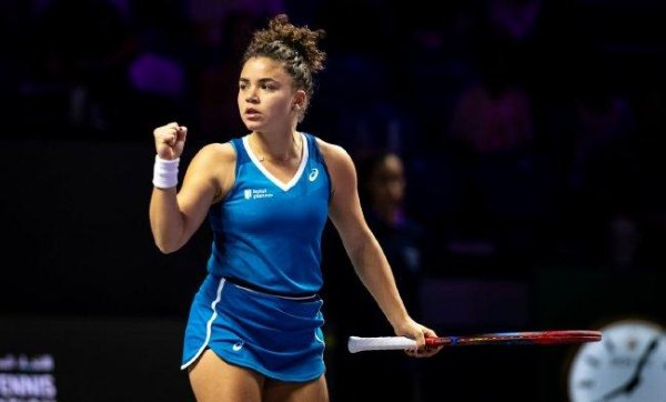WTA总决赛鲍里妮2-0莱巴金娜 女双头号种子遭逆转