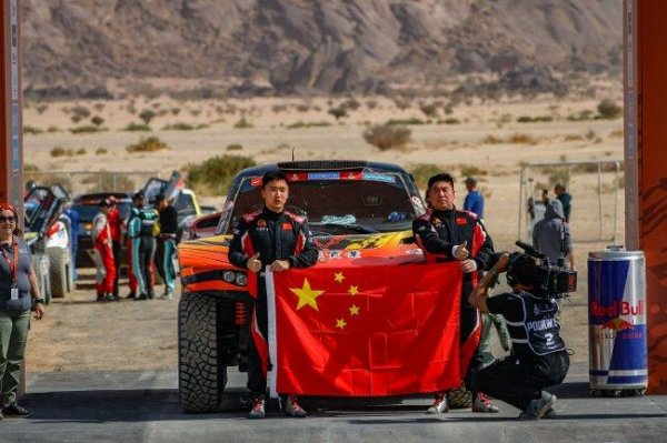 2025年达喀尔明远工业车队揭幕王明磊亮相国际舞台