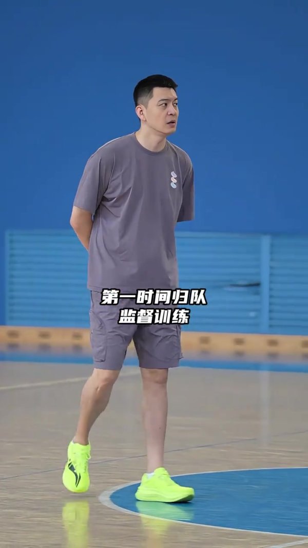 辽宁男篮今日抗干扰练习  🏀杨鸣已从美国回来归队监督