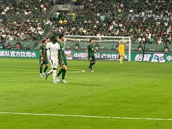 记者: 申花下半场开局要顶住避免丢球, 国安会有一波猛攻