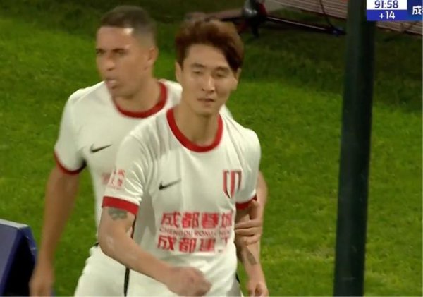 记者: 韦世豪私下性格挺好;我们应形成更积极正常的角逐  文化