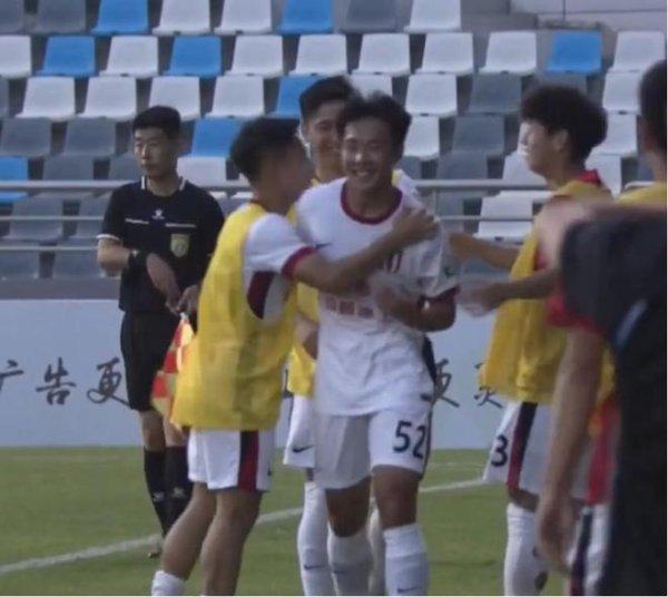 帅惟浩: 喜欢学习哈兰德的风格, 喜欢打王者荣誉  , 不会玩FIFA