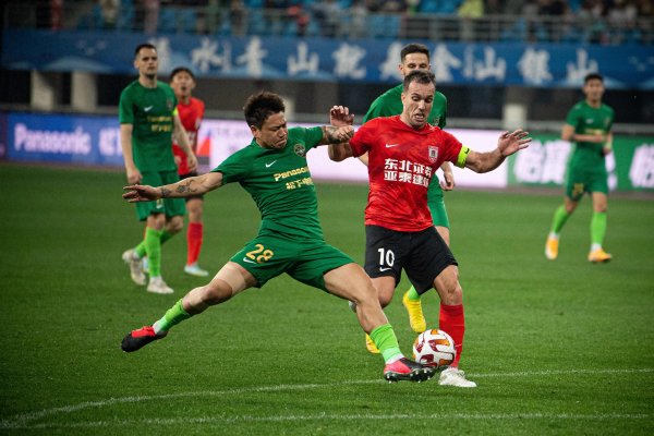 苏亚雷斯哭了, 阿不都海米提自摆乌龙, 想加入上港送的投名状吗?