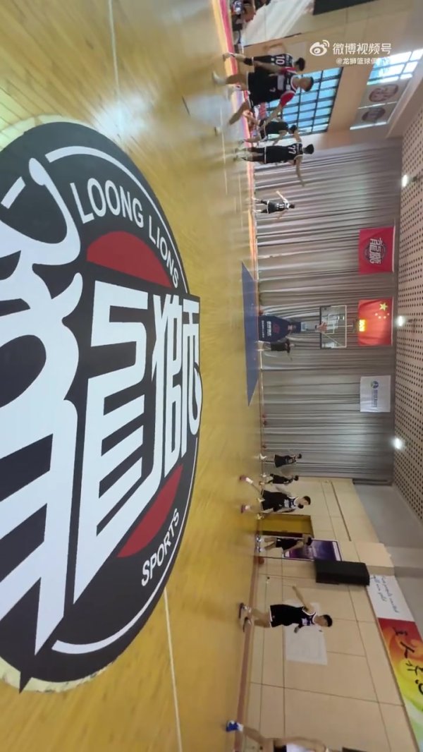 新狮们陆续报到，练习  时的球馆也变得更“热闹”了😁