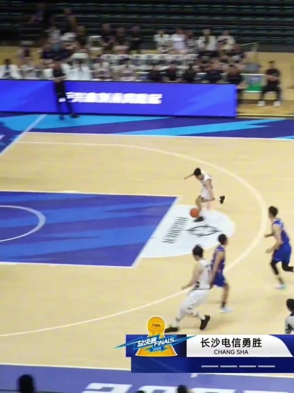 竞技状态  火热！香港金牛孙晨然全场拿下15分4篮板球  ！外线3中3！