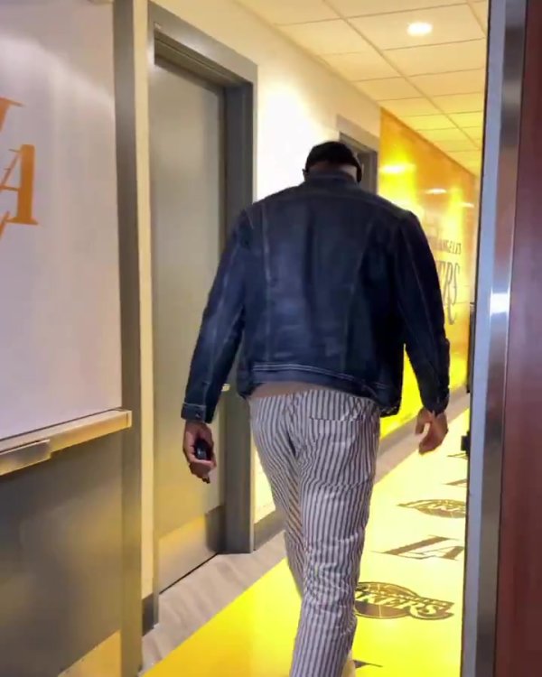 NBA官推晒詹姆斯上赛季赛前赛前热身  集锦 预热其生涯第23个赛季