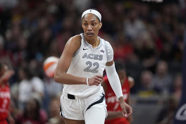 阿贾-威尔逊3个最有价值球员3个DPOY WNBA历史第2人！