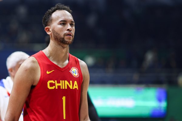 真挚的祝福！祝男篮首位归化球员李凯尔32岁生日快乐！🎂