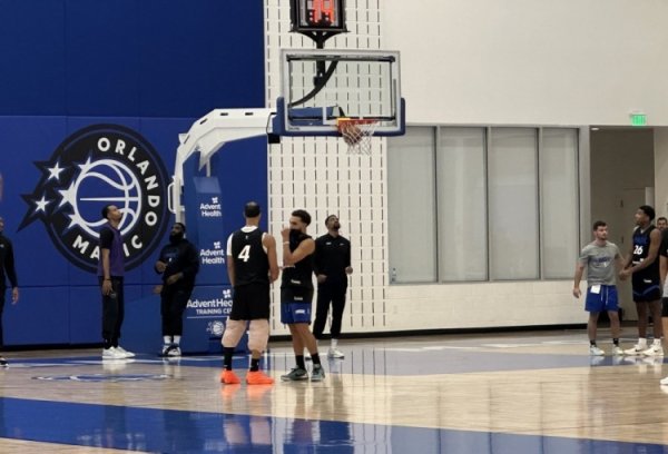 3月份左膝手术！莫斯利：萨格斯今天完成了所有非对峙  练习  项目