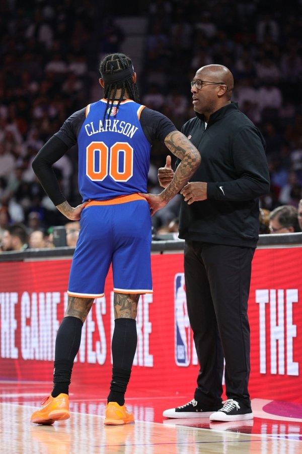 真就光攻击  啊！克拉克森上半场6中2得5分&2错误   其他数据均挂零