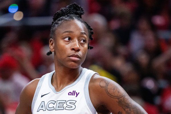 取胜功臣！洛伊德成后备  奇兵 高效16投8中得18分4板