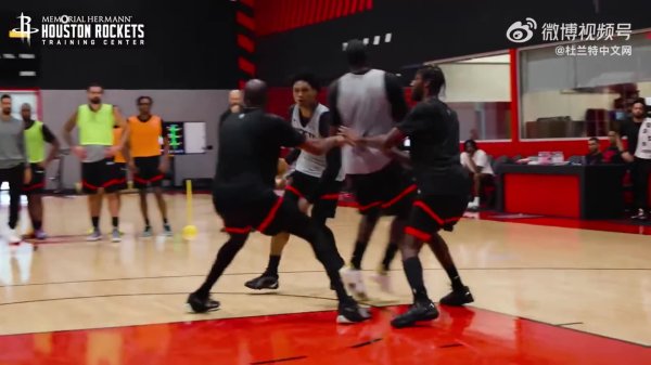 富贵险中求~火箭练习  ：阿门单人赛杜兰特 面对长臂干扰单手打板命中