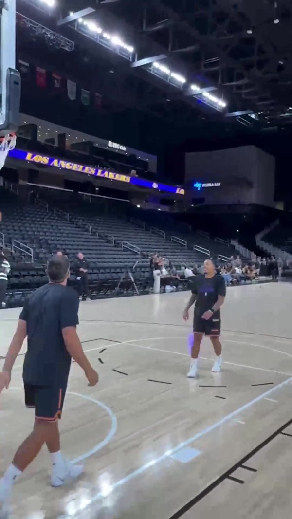 身体看起来无碍！杰伦-格林赛前练习持球干拔三分 命中率相当不错