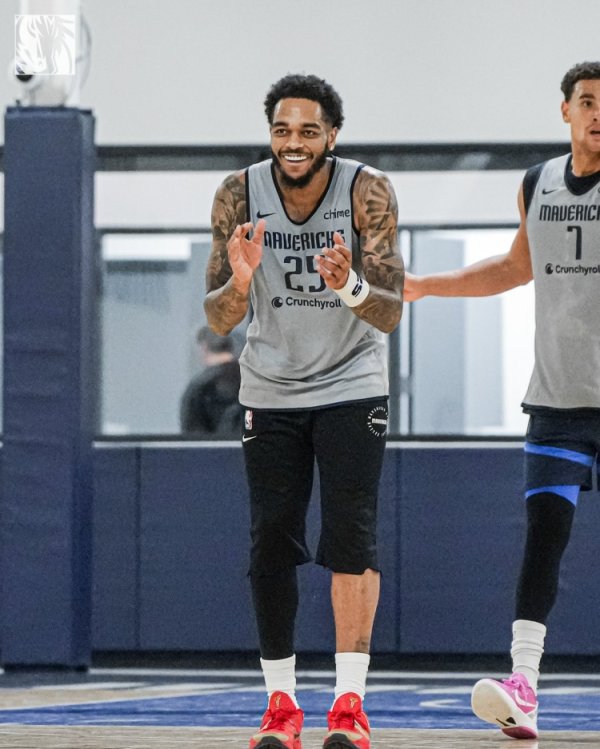 全员加入  &保持专注！独行侠官方晒球队练习  照