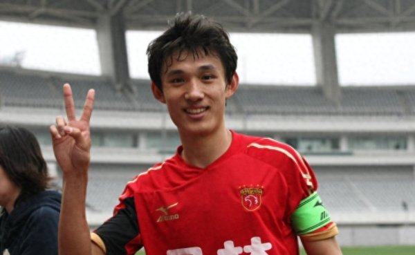 意外! 他是穆穆斯卡特在上港第一个提拔的新人, 本赛季却沦落中甲