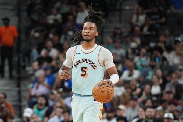 队记：卡斯尔因膝盖瘀伤不会出战龙狮 福克斯哈珀也将缺阵