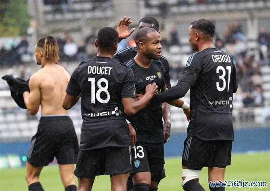 500法甲情报局：罗德兹主场作战  强势 巴黎FC客战能力不足