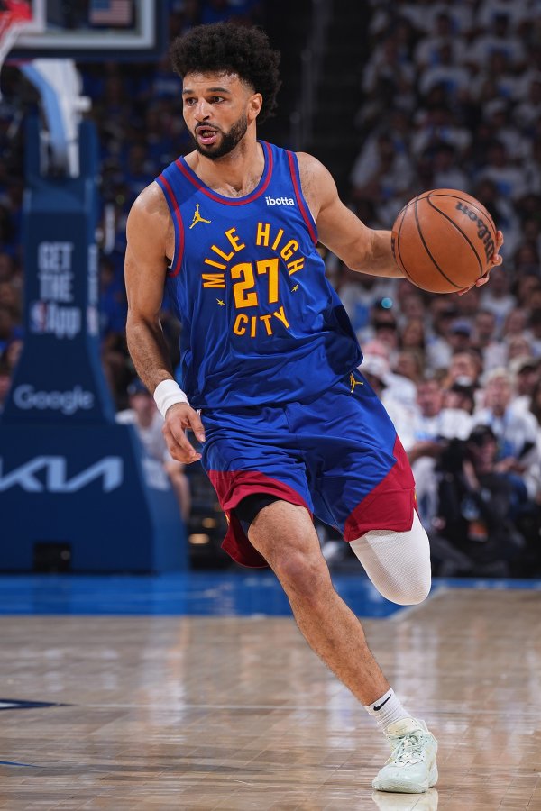 竞技状态  还不错！穆雷半场8中5&三分6中3拿到15分 另有3板1助