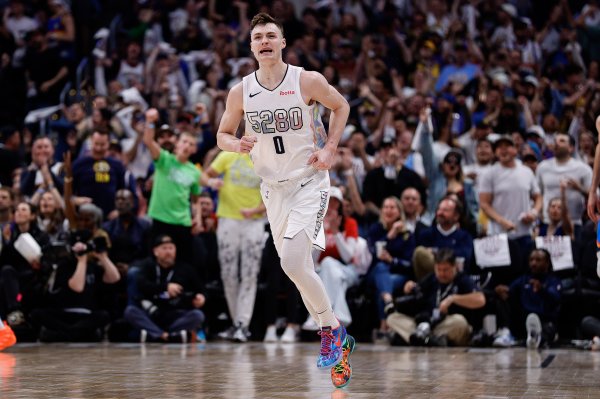 机会全把握住！布劳恩半场6中6&三分2中2贡献14分 另有2板2助1断