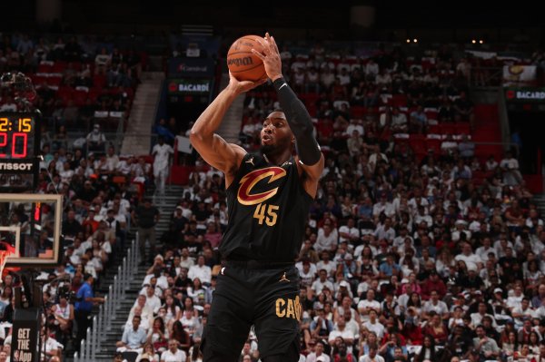 小试牛刀！米切尔半场5中3拿到7分1板2助2断