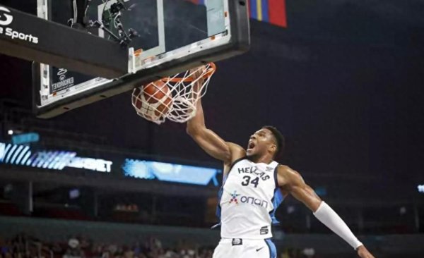 男篮欧锦赛八强全部诞生! 法国翻车, 东契奇字母哥率队晋级下一轮