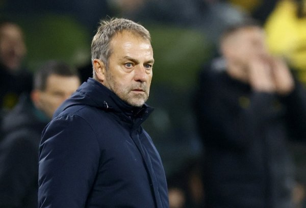 世体: 弗里克迎回首批球员准备比赛  瓦伦, 亚马尔、莱万等球员单独练习