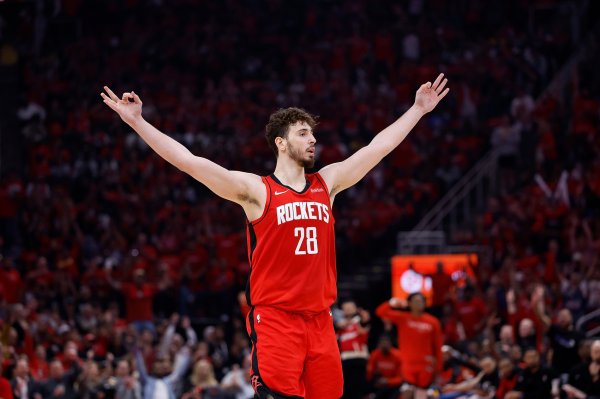 火媒：申京能赛季场均22+10+7 若球队战绩好能进三阵