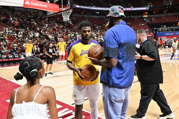 杨毅：詹姆斯是历史最强开发商&到处起高楼 布朗尼明显打不了NBA