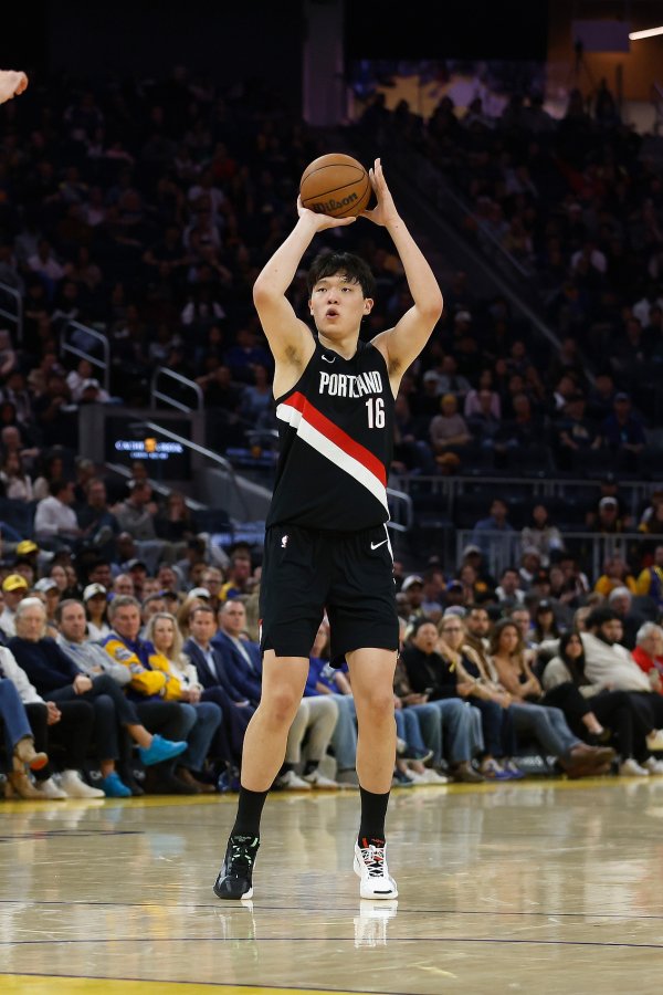 拓记：杨瀚森&夏普&阿夫迪亚身边都需要射手 这正是球队最大短板