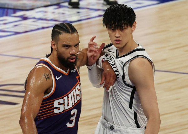 京媒：曾凡博两场赛事  未能积分   以双向合同留在NBA的前景并不乐观
