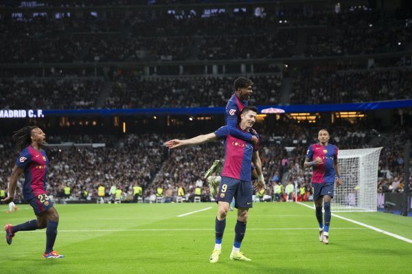 每体: 莱万迎个人巴萨150场里程碑, 对瓦伦五场打进七球