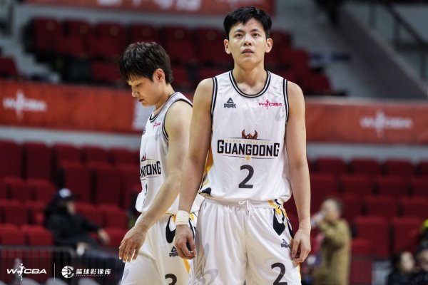 官方：杨力维杨舒予家里突发紧急情况 无法随队参加佛山之夜赛事