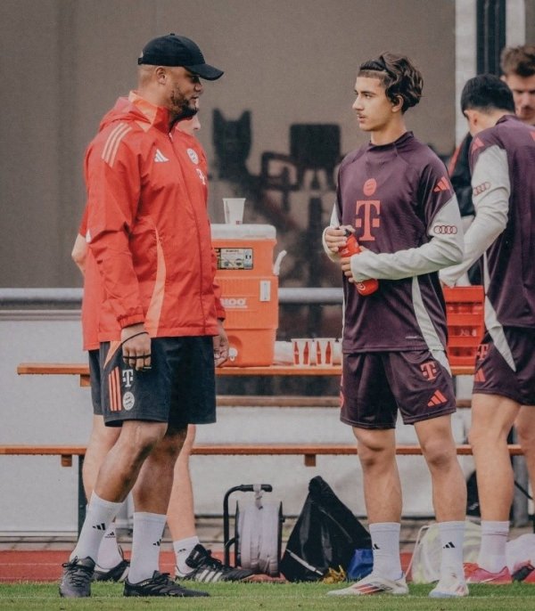 记者: 多队有意明夏免签拜仁18岁翼锋利奇纳, 拜仁希望与球员续约