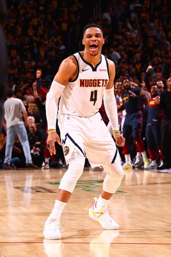 🎤NBA新赛季下周三就要开打 为什么到现在还没有球队签威少？