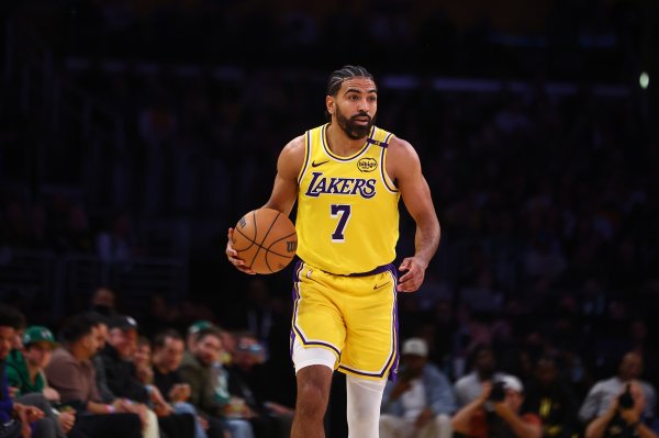 烟不够抽！文森特半场6记三分拿下22分3助 开场连轰18分