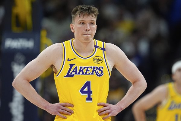 怎么又没准星了？克内克特上半场三分5中1 拿到4分4篮板球  4助功