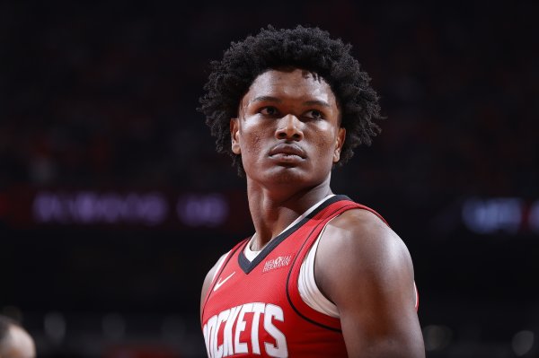 阿门季前赛场均17分4助2.7错误   真实命中率68.4% 三分66.7%