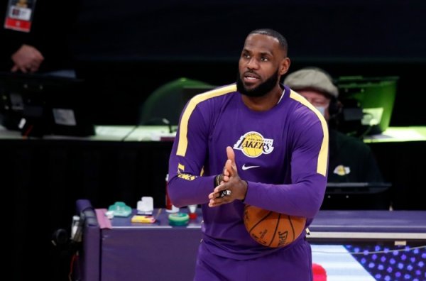 帕森斯谈詹姆斯缺席：这是好事啊！这能让东契奇有时间适应节奏