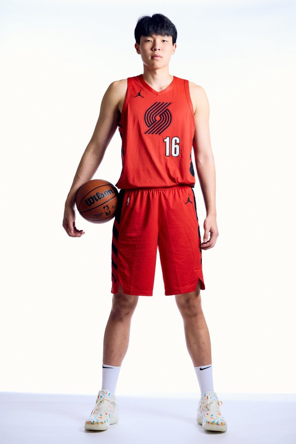 杨瀚森：父母和家人后续也会到现场支持 但不会是揭幕战场次