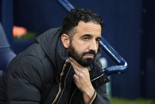 32年最差开局! 曼联5战3负+德比大败  , 拉爵面色铁青, 名宿开炮